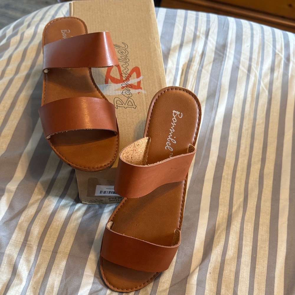 Women's Taupe Sandals